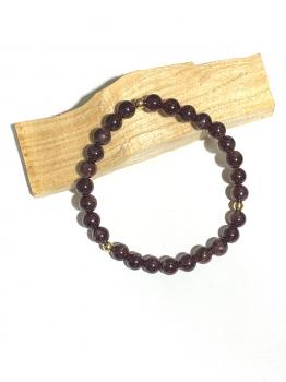 Bracelet en grenat incarne la force, la passion et l'énergie revitalisante. Il stimule la vitalité, renforce la confiance en soi et aide à surmonter les défis avec détermination.