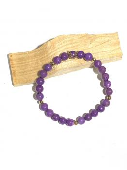 Bracelet en phosphosidérite se distingue par sa couleur apaisante, favorisant la sérénité et le lâcher-prise. Elle aide à réduire le stress et à renforcer la clarté mentale.