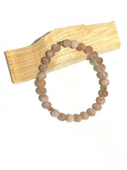 Bracelet en pierre du soleil rayonne de chaleur, d'optimisme et d'énergie positive. Porté chaque jour, il encourage la joie de vivre, la confiance en soi et l'harmonie intérieure.